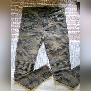 Skinny camo pants 27